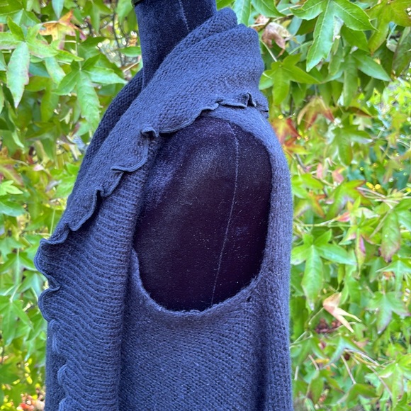 Island Tribe Sleeveless Wrap - Picture 9 of 14